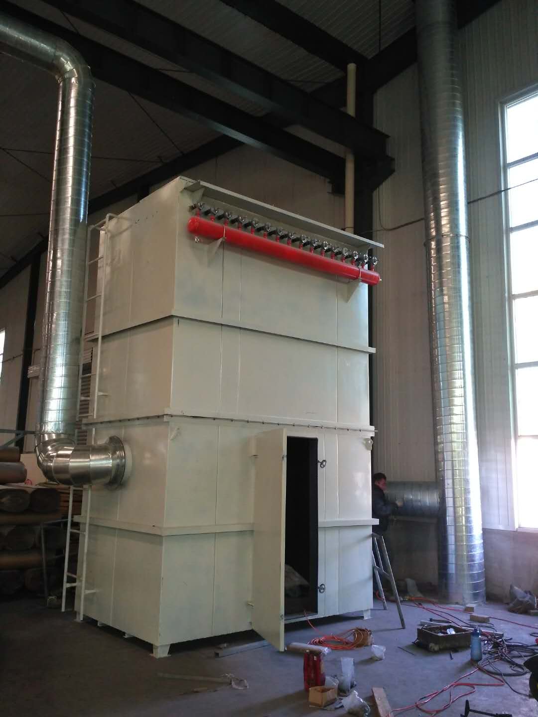 木材加工行業(yè)粉塵治理利器 脈沖除塵器的應(yīng)用與優(yōu)勢(shì)